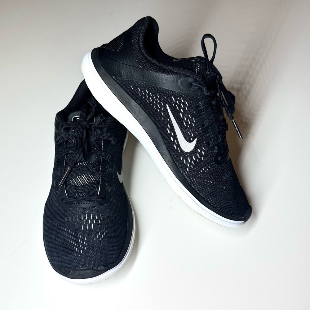 Nike Kids Flex 2016 Run Black Mesh Sneakers with White Accents Size- 4Y - Picture 7 of 10